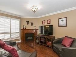 8 Fairbank Crt, House detached with 3 bedrooms, 3 bathrooms and 3 parking in Brampton ON | Image 6