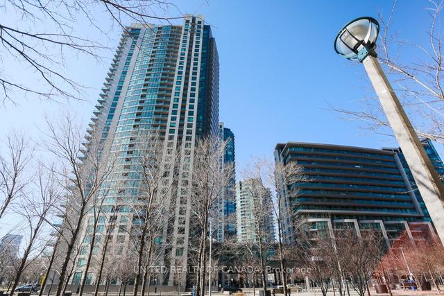 705 - 215 Fort York Blvd, Condo with 2 bedrooms, 2 bathrooms and 1 parking in Toronto ON | Image 1