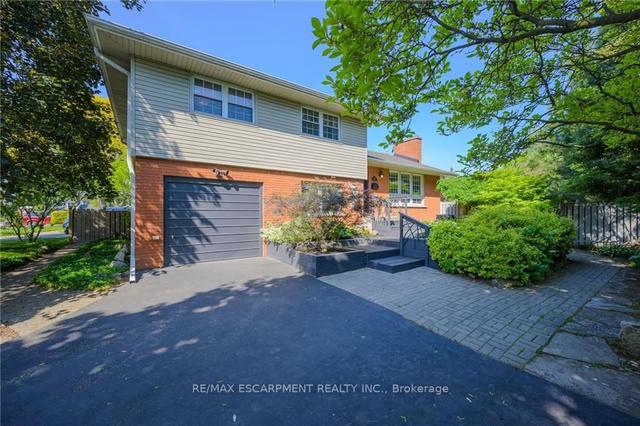 382 Fairlawn Cres, House detached with 3 bedrooms, 2 bathrooms and 6 parking in Burlington ON | Image 1