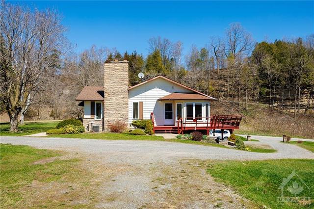 420 Hartsgravel Road, House detached with 3 bedrooms, 3 bathrooms and 10 parking in Rideau Lakes ON | Image 3