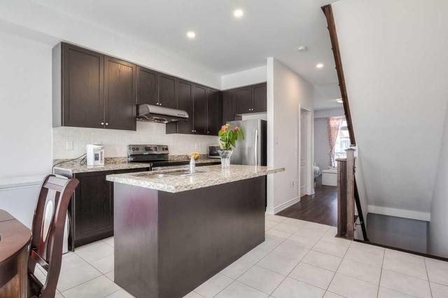 30 Belanger Cres, House attached with 3 bedrooms, 2 bathrooms and 1 parking in Toronto ON | Image 5