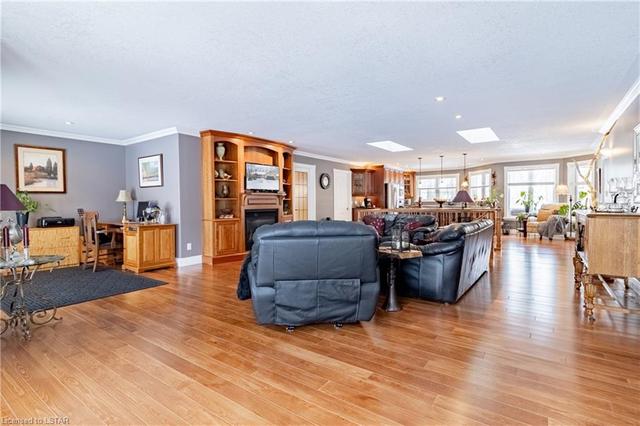 9862 Lakeshore Road, House detached with 4 bedrooms, 3 bathrooms and 22 parking in Lambton Shores ON | Image 13