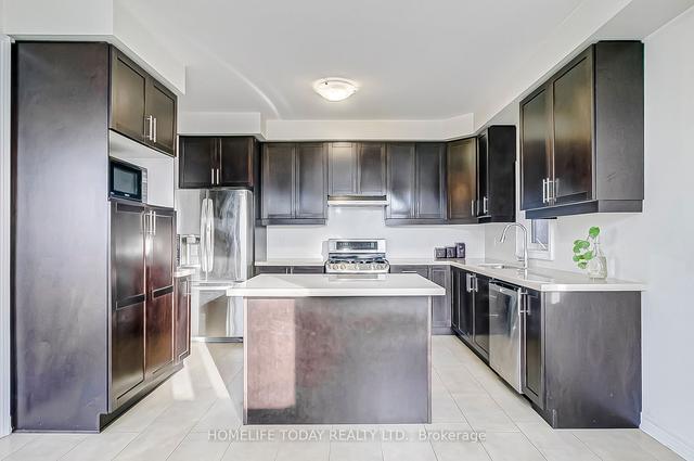 31 Gusul Ave, House detached with 4 bedrooms, 3 bathrooms and 4 parking in Clarington ON | Image 2