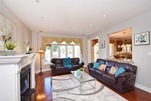 6 Tristan Crt, House detached with 4 bedrooms, 5 bathrooms and 6 parking in Brampton ON | Image 3