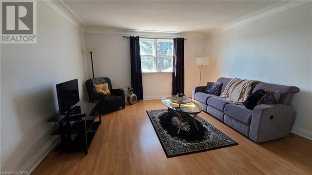 upper - 5367 Kitchener Street, House detached with 1 bedrooms, 1 bathrooms and 1 parking in Niagara Falls ON | Image 8