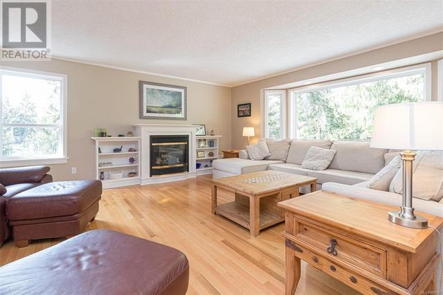 772 Treanor Ave, House detached with 5 bedrooms, 4 bathrooms and 6 parking in Langford BC | Image 5