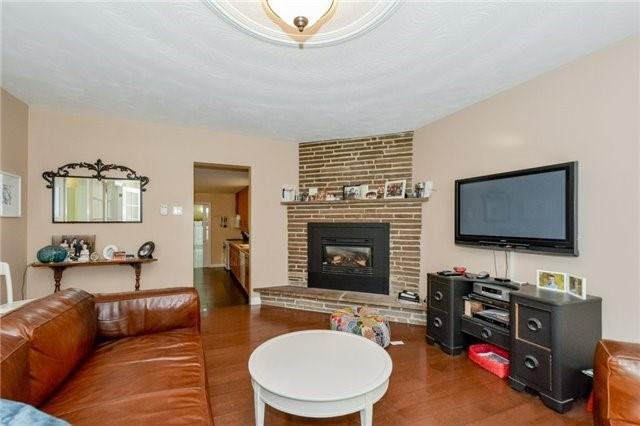 547 Lancaster St W, House detached with 3 bedrooms, 2 bathrooms and 10 parking in Kitchener ON | Image 3
