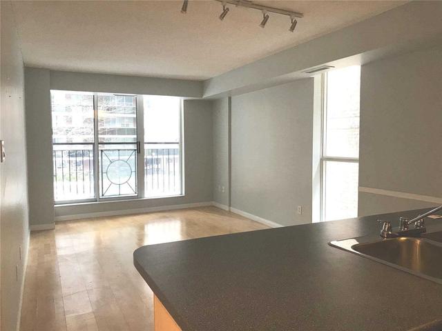 209 - 188 Redpath Ave, Condo with 2 bedrooms, 2 bathrooms and 1 parking in Toronto ON | Image 6