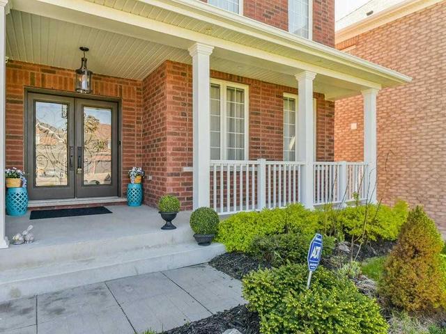 2033 Magee Crt, House detached with 4 bedrooms, 5 bathrooms and 6 parking in Oshawa ON | Image 2