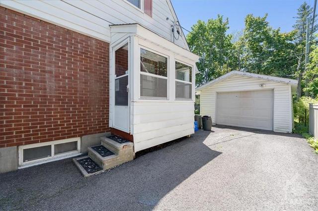 1932 Hall Street, House detached with 2 bedrooms, 2 bathrooms and 4 parking in Ottawa ON | Image 3