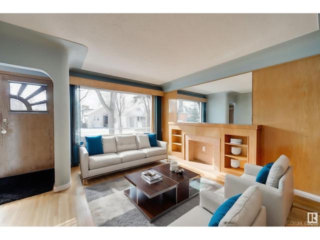 9858 87 Av Nw, House other with 4 bedrooms, 2 bathrooms and null parking in Edmonton AB | Image 3
