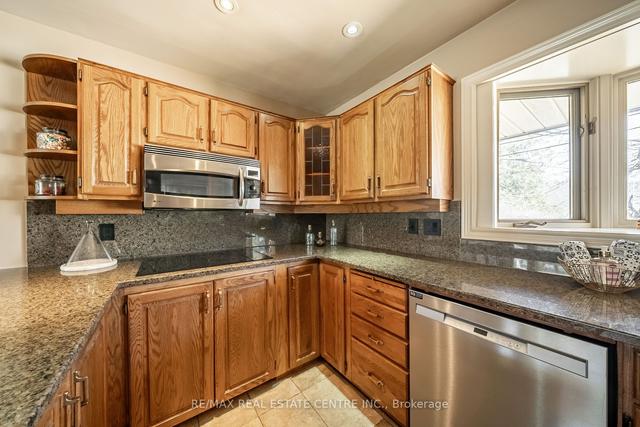 576 Dunbar Rd, House detached with 2 bedrooms, 2 bathrooms and 3 parking in Kitchener ON | Image 3