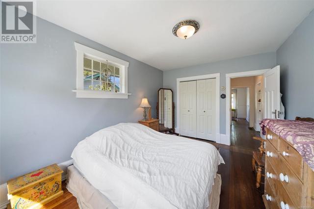 2118 Pentland Rd, House detached with 3 bedrooms, 1 bathrooms and 2 parking in Oak Bay BC | Image 29