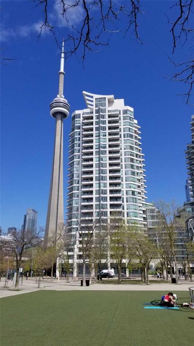 2019 - 230 Queens Quay W, Condo with 2 bedrooms, 2 bathrooms and 1 parking in Toronto ON | Image 1