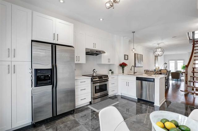 100 David Dunlap Circ, House attached with 3 bedrooms, 3 bathrooms and 2 parking in Toronto ON | Image 2