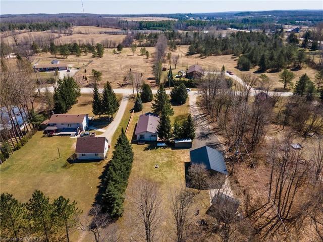 580335 Sideroad 60, House detached with 4 bedrooms, 2 bathrooms and 20 parking in Chatsworth ON | Image 3