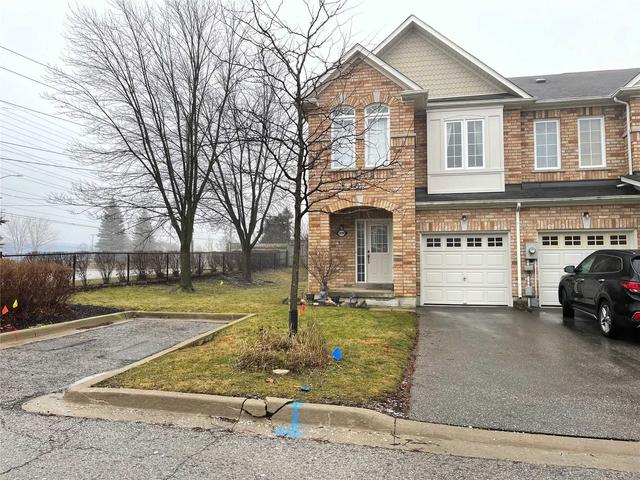 1090 Brook Gdns, Townhouse with 3 bedrooms, 3 bathrooms and 3 parking in Newmarket ON | Card Image