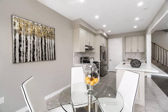 158 Lemieux Crt, House detached with 4 bedrooms, 4 bathrooms and 4 parking in Milton ON | Image 3