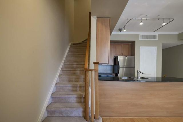th6 - 78 Carr St, Townhouse with 2 bedrooms, 2 bathrooms and 1 parking in Toronto ON | Image 2