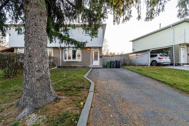 325 Hollyberry Tr, House semidetached with 4 bedrooms, 1 bathrooms and 2 parking in Toronto ON | Image 10
