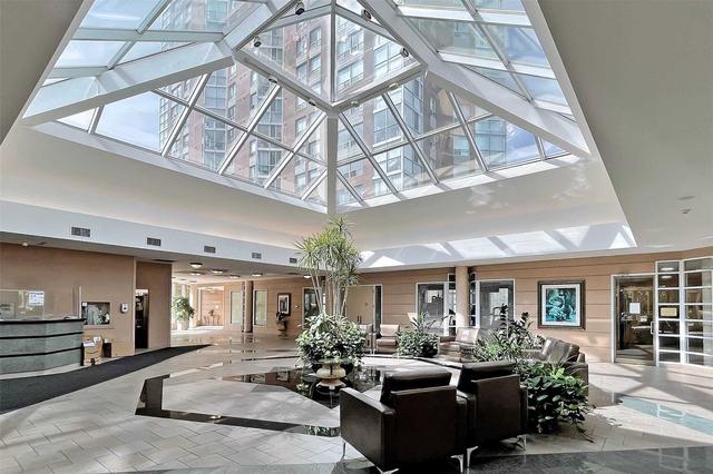 2412 - 7 Concorde Pl, Condo with 1 bedrooms, 1 bathrooms and 1 parking in Toronto ON | Image 13
