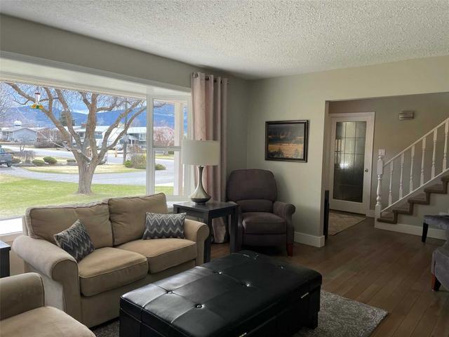 2401 Cleasby St, House detached with 4 bedrooms, 3 bathrooms and 9 parking in Merritt BC | Image 3