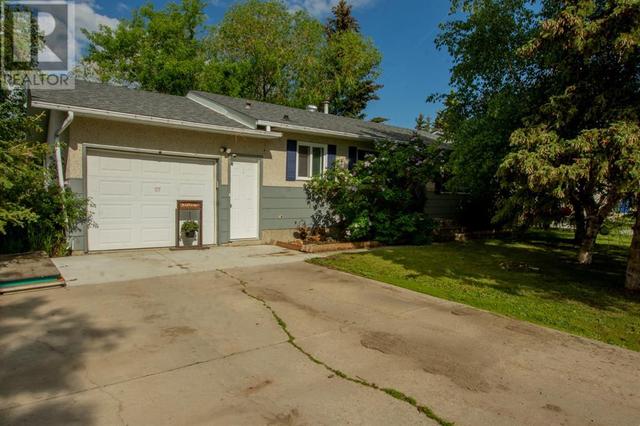 803 Almond Avenue, House detached with 4 bedrooms, 2 bathrooms and 4 parking in Beaverlodge AB | Card Image