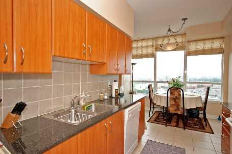 lph 09 - 50 Disera Dr, Condo with 3 bedrooms, 2 bathrooms and 1 parking in Vaughan ON | Image 4