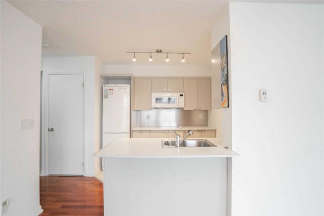 1026 - 111 Elizabeth St, Condo with 1 bedrooms, 1 bathrooms and 1 parking in Toronto ON | Image 25