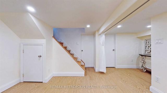 409 Mortimer Ave, House detached with 2 bedrooms, 3 bathrooms and 1 parking in Toronto ON | Image 10