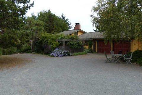 4556 William Head Rd, House detached with 2 bedrooms, 3 bathrooms and 5 parking in Esquimalt BC | Image 2