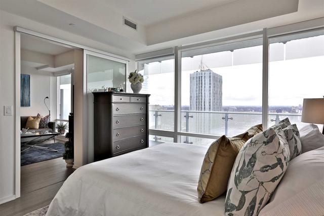 5010 - 1 Bloor St E, Condo with 1 bedrooms, 2 bathrooms and 0 parking in Toronto ON | Image 11