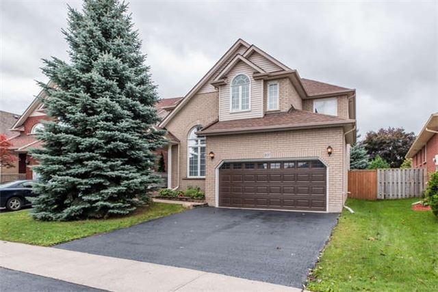 207 Niagara Dr, House detached with 4 bedrooms, 3 bathrooms and 4 parking in Oshawa ON | Image 1