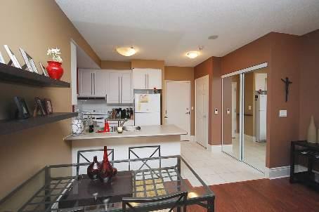 1136 - 3888 Duke Of York Blvd, Condo with 1 bedrooms, 1 bathrooms and 1 parking in Mississauga ON | Image 3