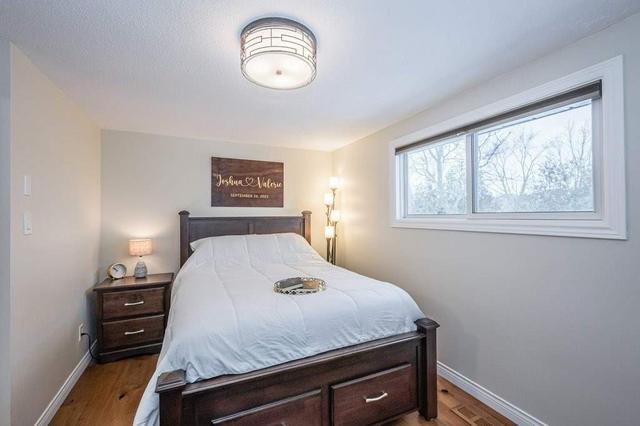 32 Leacock Ave, House semidetached with 3 bedrooms, 2 bathrooms and 5 parking in Guelph ON | Image 3