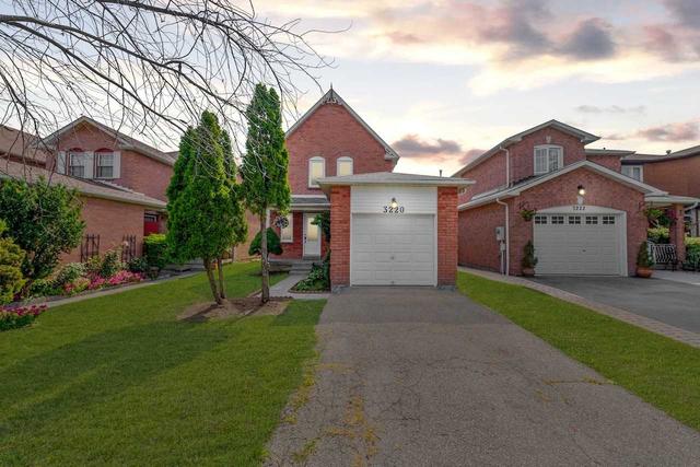 3220 Pilcom Cres, House detached with 3 bedrooms, 2 bathrooms and 3 parking in Mississauga ON | Image 1