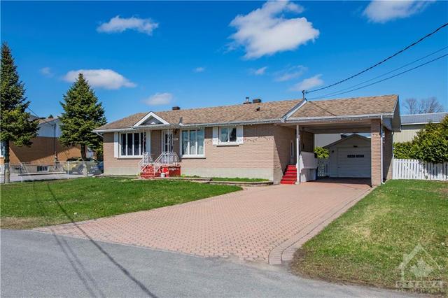 947 Saint Jacques Street, House detached with 3 bedrooms, 2 bathrooms and 6 parking in Clarence Rockland ON | Image 1