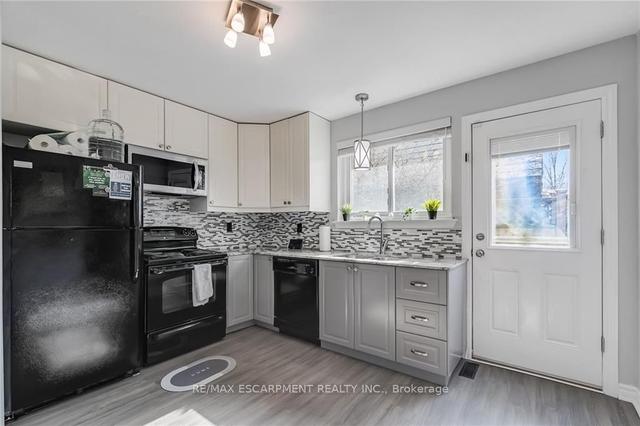 44 Deloraine Dr, House detached with 3 bedrooms, 2 bathrooms and 6 parking in Brampton ON | Image 25