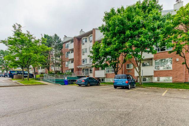 310 - 126 Bell Farm Rd, Condo with 2 bedrooms, 2 bathrooms and 1 parking in Barrie ON | Image 1