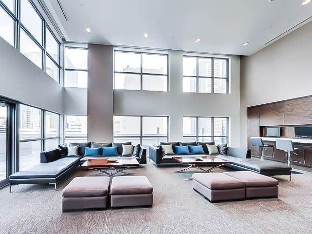 2308 - 386 Yonge St, Condo with 2 bedrooms, 2 bathrooms and 1 parking in Toronto ON | Image 11