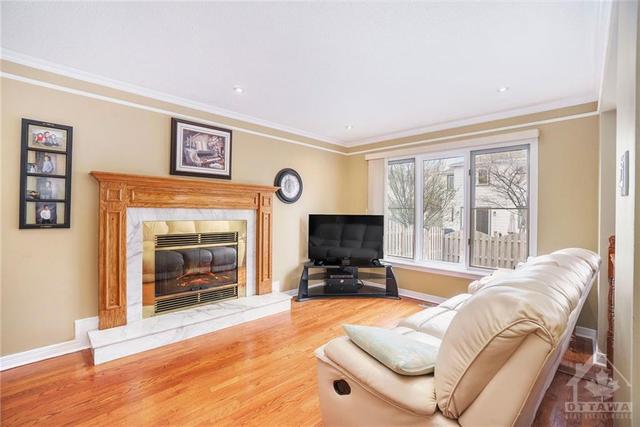 23 Hunterswood Crescent, House detached with 4 bedrooms, 4 bathrooms and 4 parking in Ottawa ON | Image 14