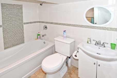 86 Wyndale Dr, House detached with 3 bedrooms, 3 bathrooms and 5 parking in Toronto ON | Image 5