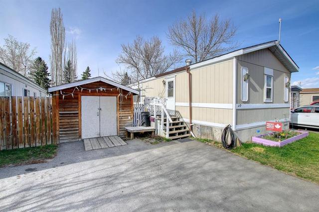 37, - 6220 17 Avenue, Home with 3 bedrooms, 2 bathrooms and 1 parking in Calgary AB | Card Image