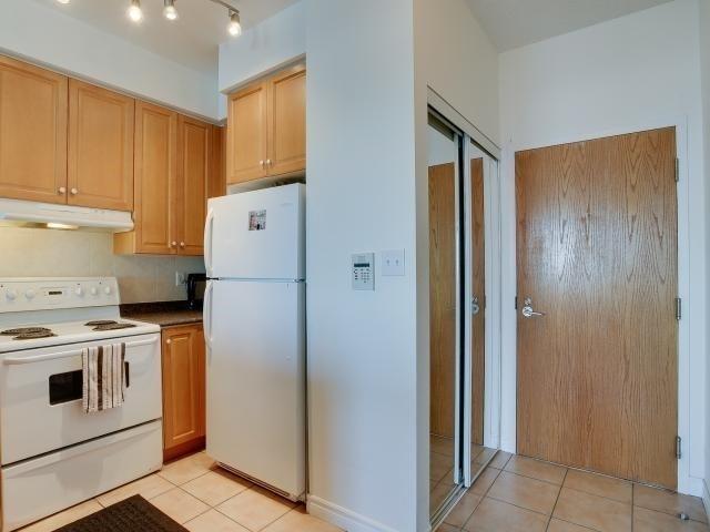 Lph9 - 7 Lorraine Dr, Condo with 3 bedrooms, 2 bathrooms and 1 parking in Toronto ON | Image 6