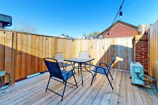 66 Oxford St, House semidetached with 4 bedrooms, 3 bathrooms and 0 parking in Toronto ON | Image 8