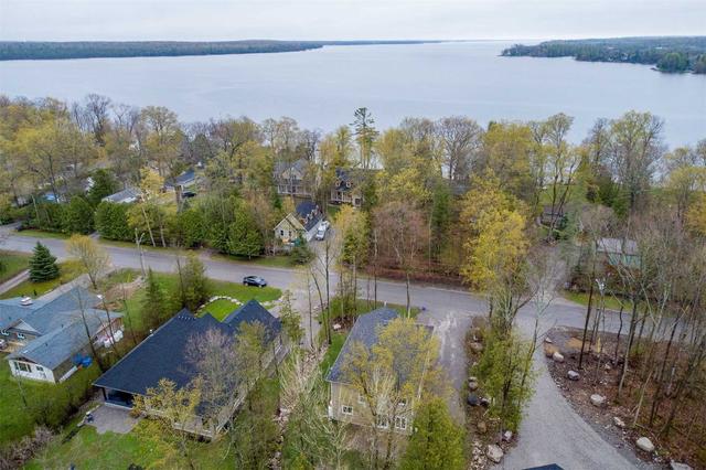 270 Riverside Dr, House detached with 5 bedrooms, 3 bathrooms and 6 parking in Kawartha Lakes ON | Image 35