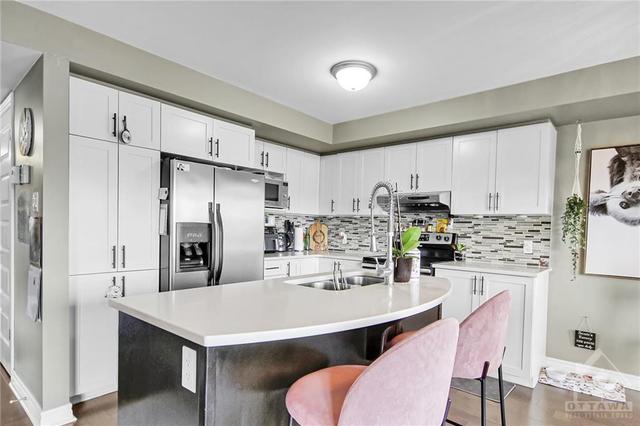 7 - 585 Stonefield Private, Condo with 2 bedrooms, 2 bathrooms and 1 parking in Ottawa ON | Image 2
