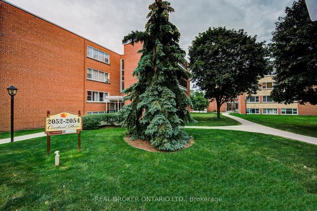 202 - 2052 Courtland Dr, Condo with 2 bedrooms, 1 bathrooms and 1 parking in Burlington ON | Image 6