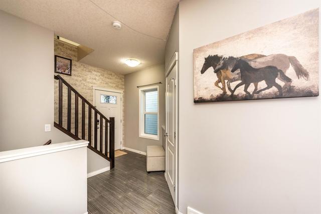 20 Hillcrest Link Sw, House detached with 3 bedrooms, 2 bathrooms and 4 parking in Calgary AB | Image 5