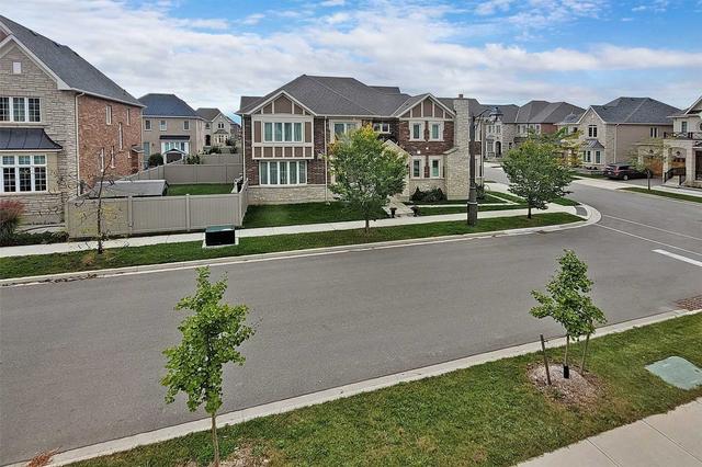 235 Magnolia Cres, House detached with 4 bedrooms, 4 bathrooms and 4 parking in Oakville ON | Image 33